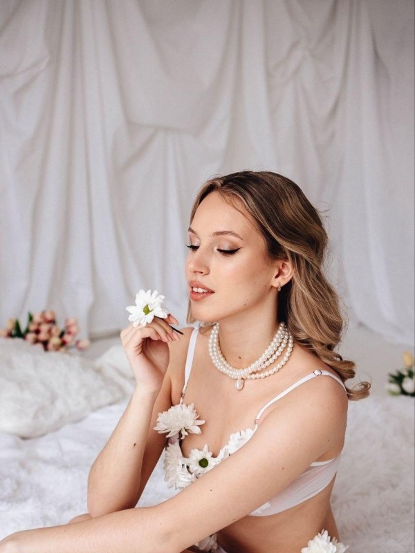 Аня привлекательная девушка из Дальнегорска цена от 7000 руб